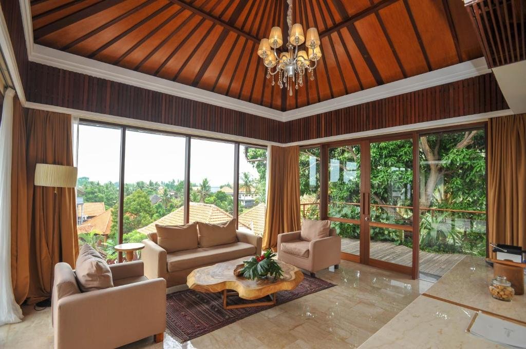 1230Spacious deluxe suite with traditional Balinese décor at Komaneka at Rasa Sayang Ubud