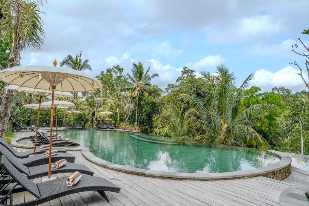Infinity pool overlooking deep jungle valley in Tegallalang