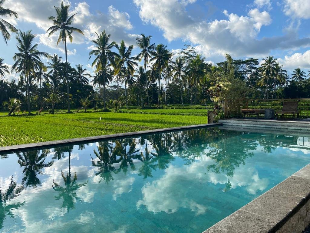 Peaceful garden pathway at Hening Suite Ubud Bali