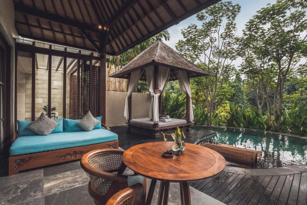 Romantic private pool villa in luxury Ubud resort