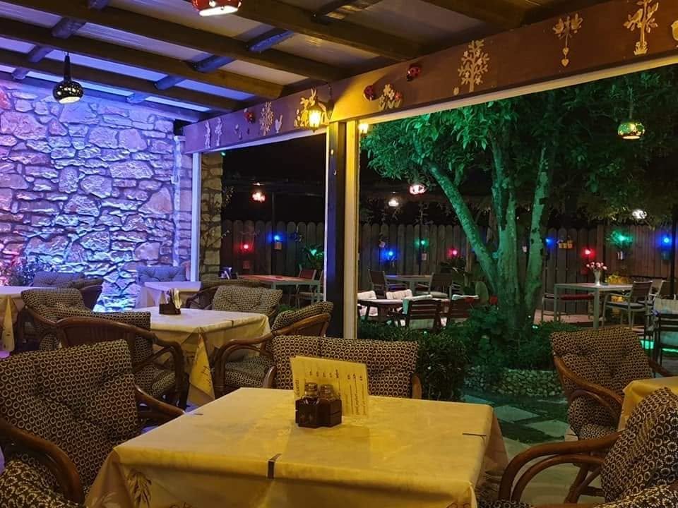 Evening atmosphere at Orchard Restaurant Sidari