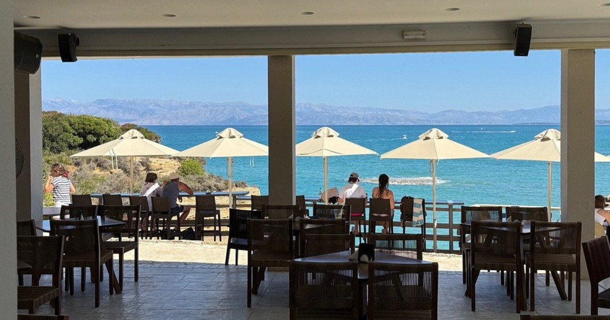 Best restaurants in Sidari Corfu with traditional Greek dining and seaside views