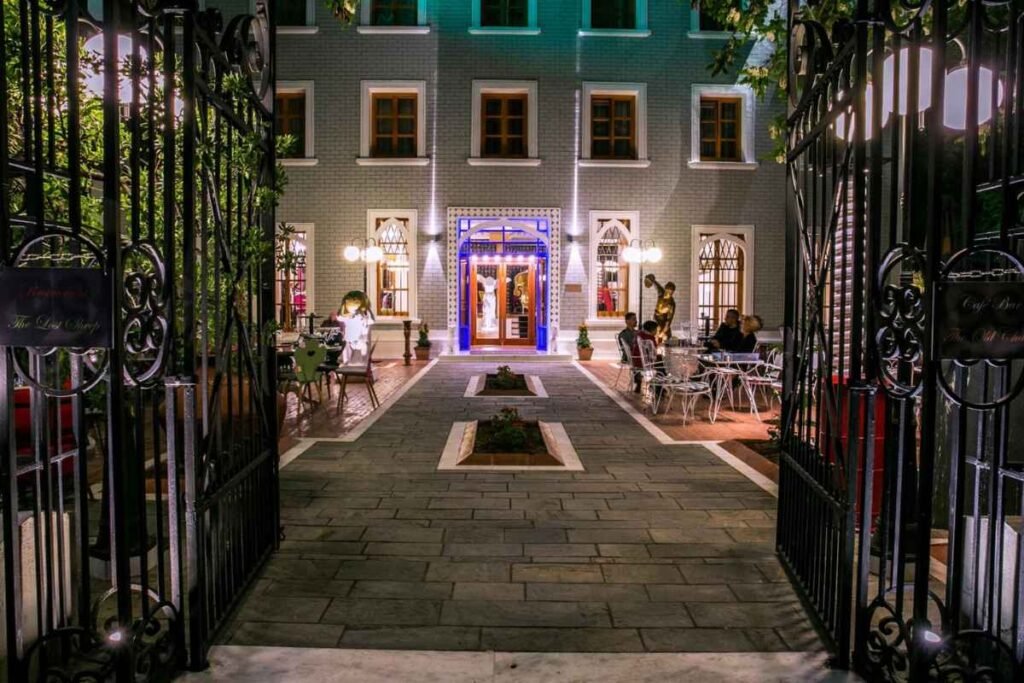 Hotel entrance and courtyard in Limenas Thassos
