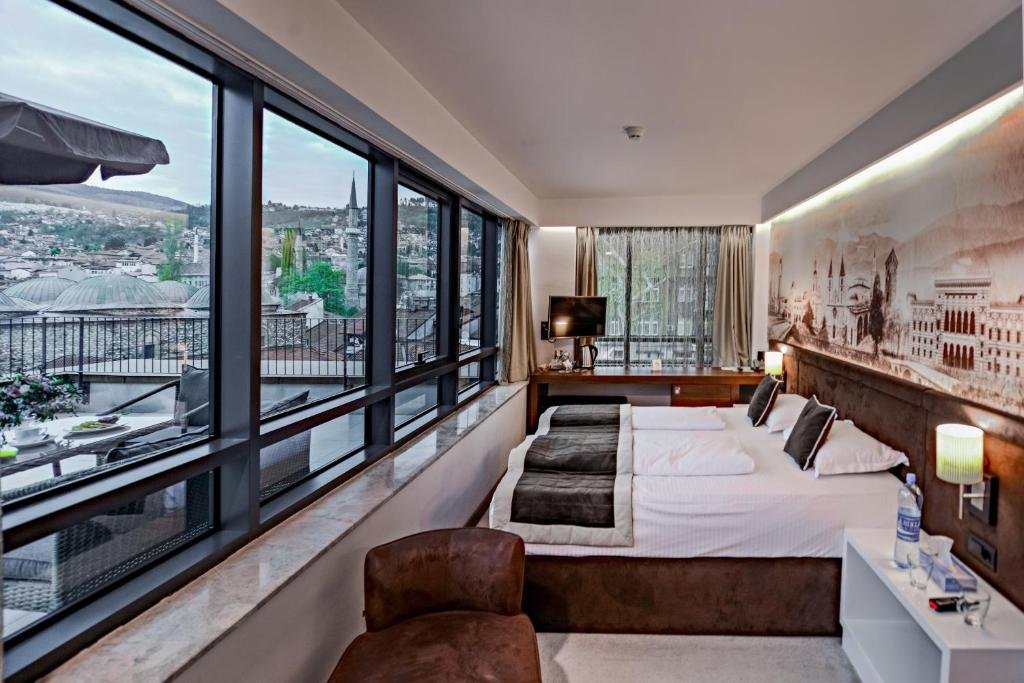 Hotel President Sarajevo room with balcony and city view